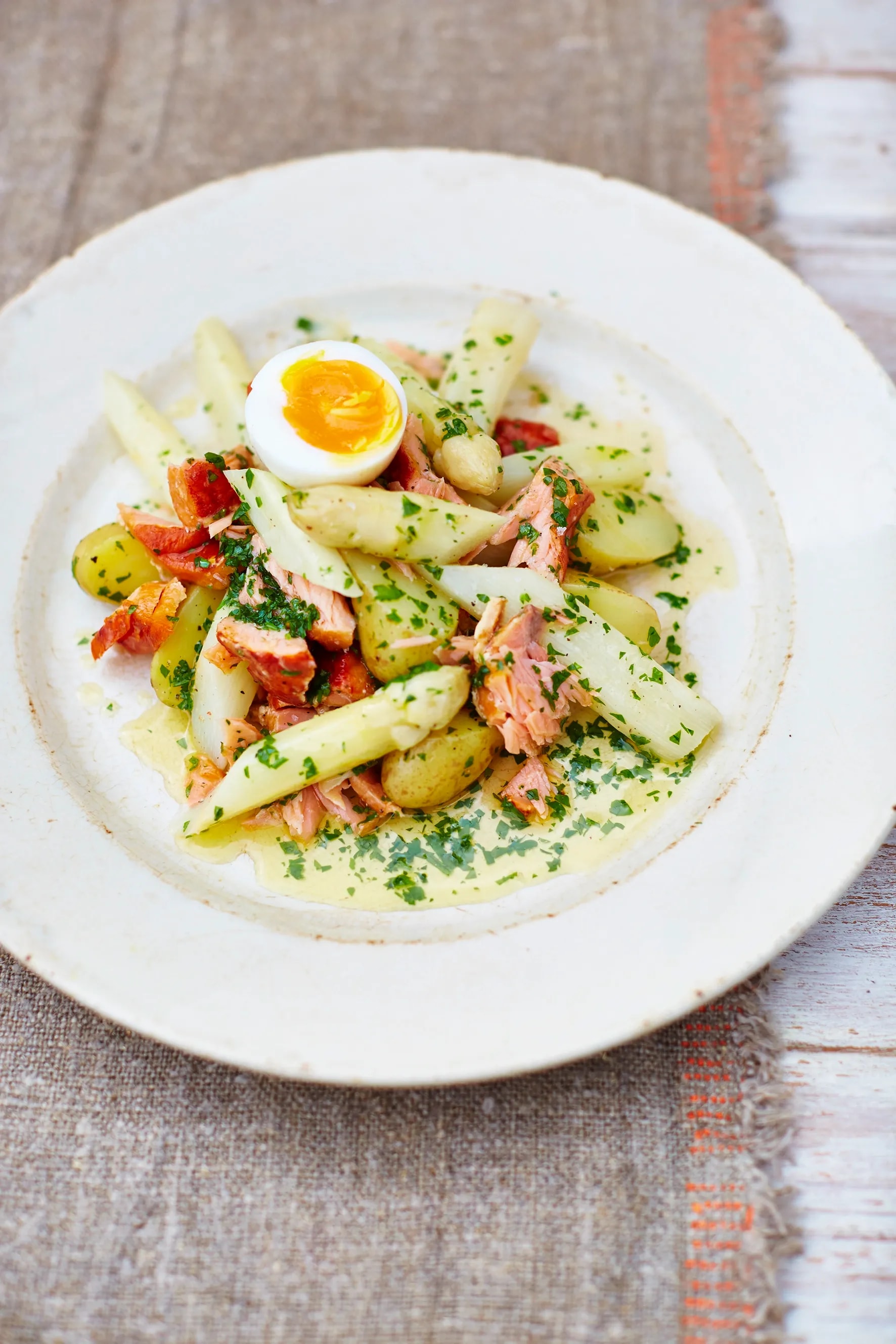 Warmgerookte zalm met asperges